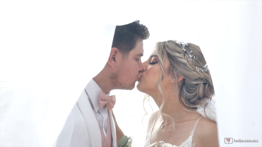 Yensi & Luis Boda en Playa (Mismaloya, Jalisco)