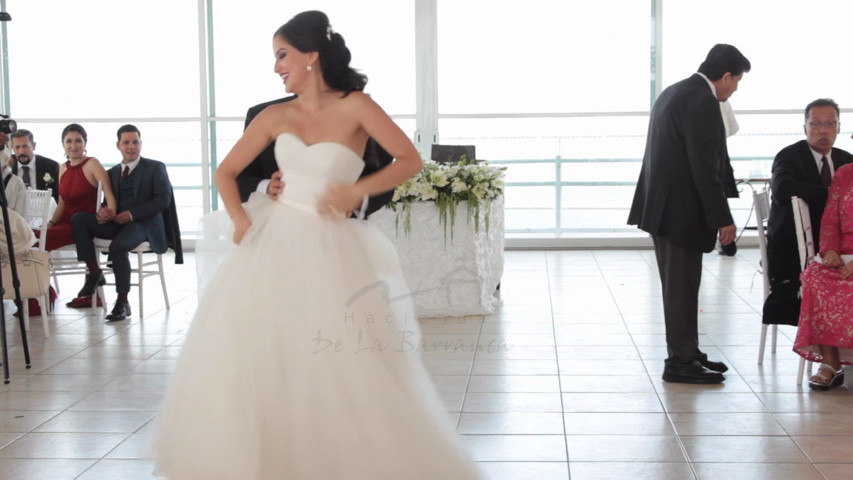Vals sorpresa de los novios en la hacienda