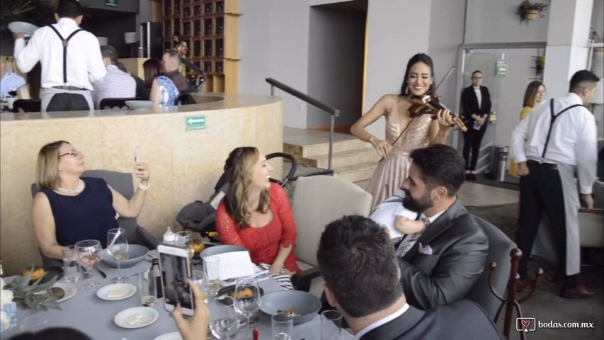 Karlei durante el banquete
