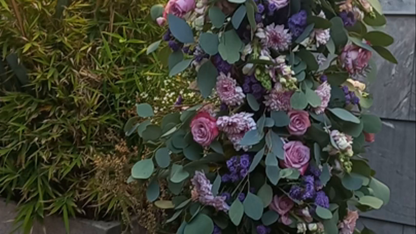 Evento con decoración con columna floral