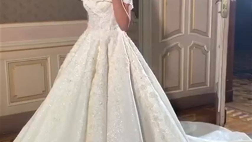 Casa Luna novias colección 2022