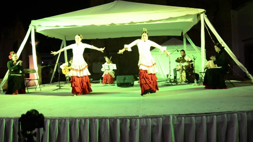 Pelea de gallos con baile flamenco