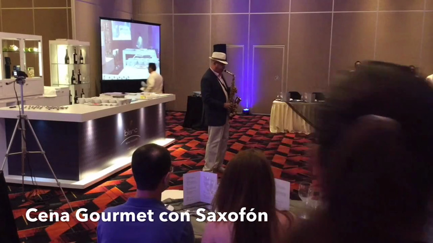 Sax durante cena gourmet