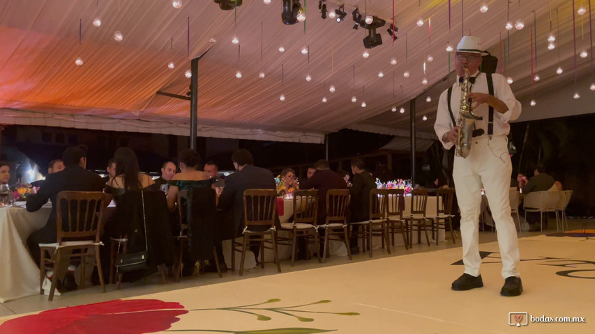 Saxofón durante banquete de boda