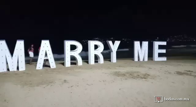 Propuesta de matrimonio en la playa