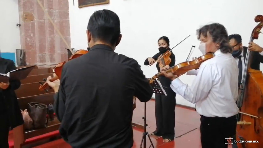 Jazmine Meneses Soprano