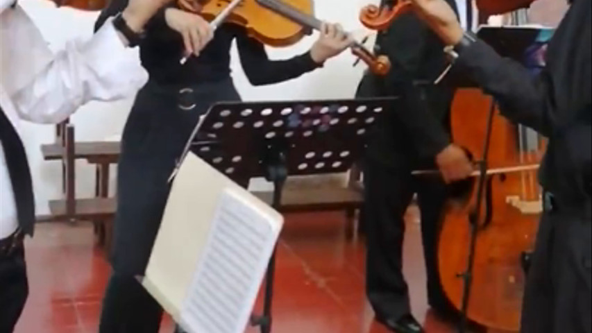 Jazmine Meneses Soprano