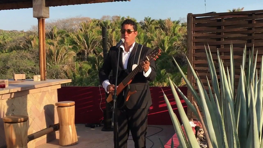 GUITARRISTA JOSE CURIEL in Puerto Vallarta