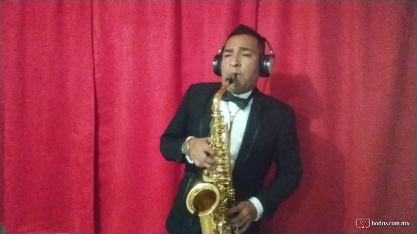 Gustavo Santana Saxofonista y Flautista