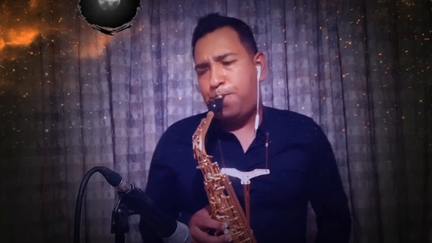 Gustavo Santana Saxofonista y Flautist