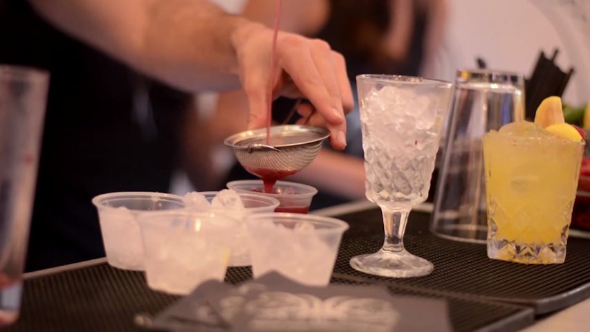 Su día, su boda, su propio bar