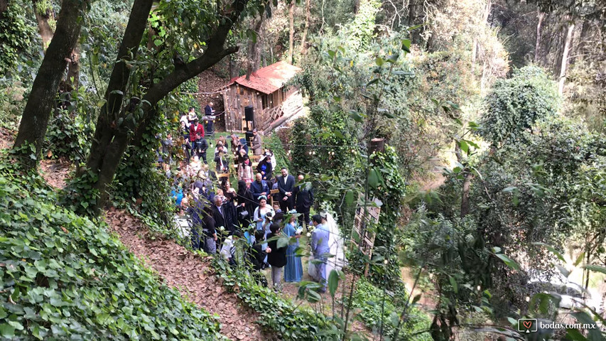 Ceremonia en medio del bosque