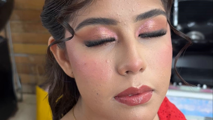 Maquillaje y peinado 