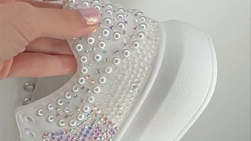 Tenis con cristales de Swarovski