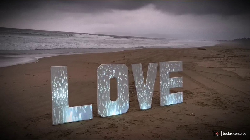 Letras Love en la playa, mapping