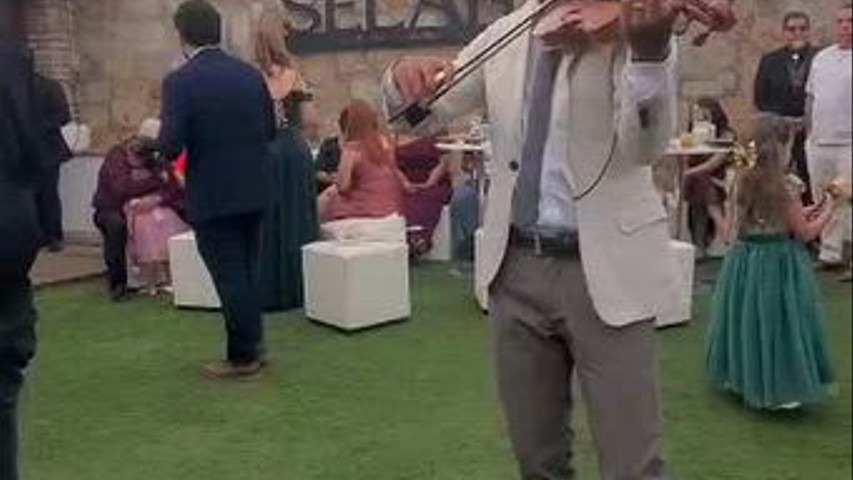 Cóctel con violín 