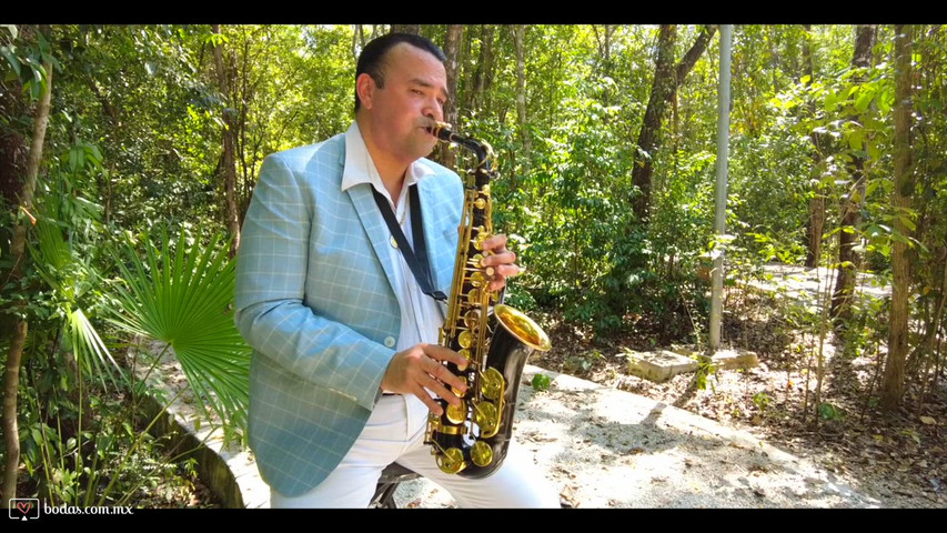Saxofonista Versátil para Bodas y Eventos | Sax Tenor, Alto y Soprano 
