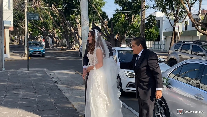 Llegada de la novia a la misa