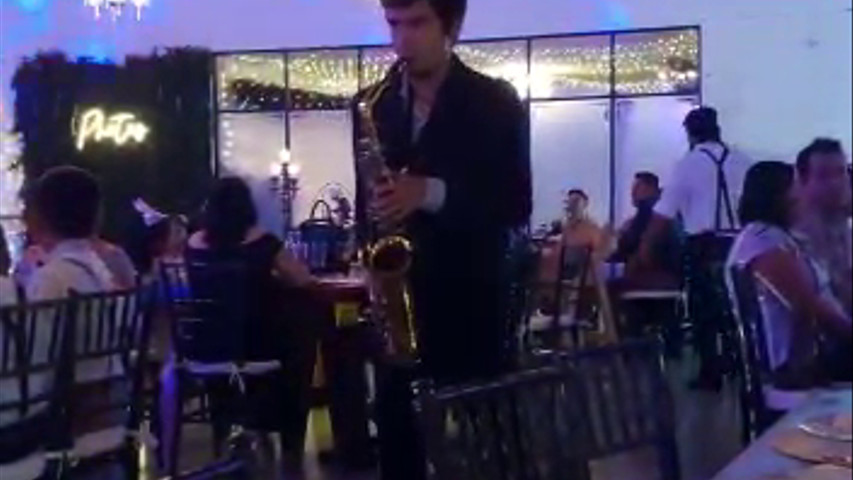 Rony Monzón Saxofonista