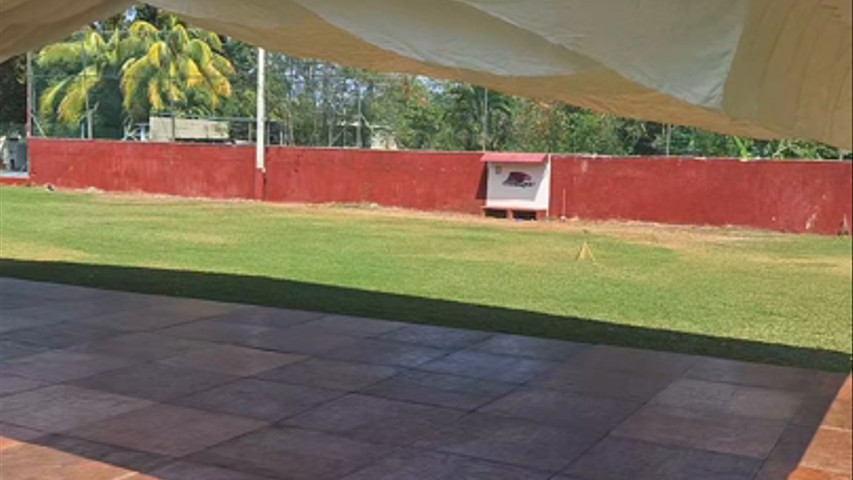 Mega carpa entarimada