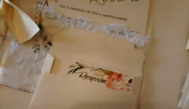 Invitaciones de boda con bolsillo de encaje