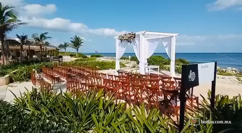 Ceremonia de novios con vista al mar en Playa del Carmen