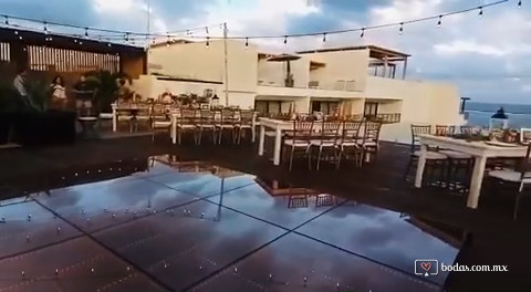 Banquete al aire libre con vista al mar 