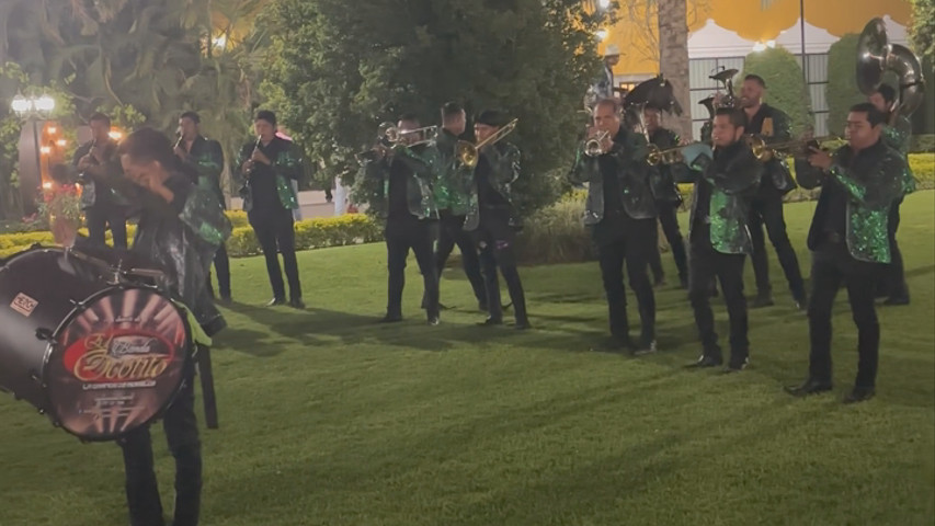 El mejor ambiente musical con banda está con nosotros!